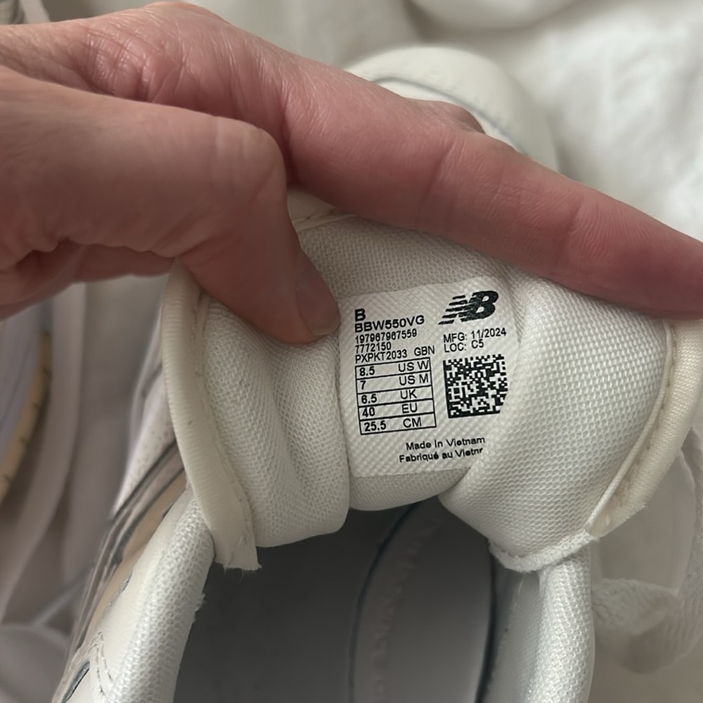 NWOT New Balance 550 Sneaker - Picture 9 of 11